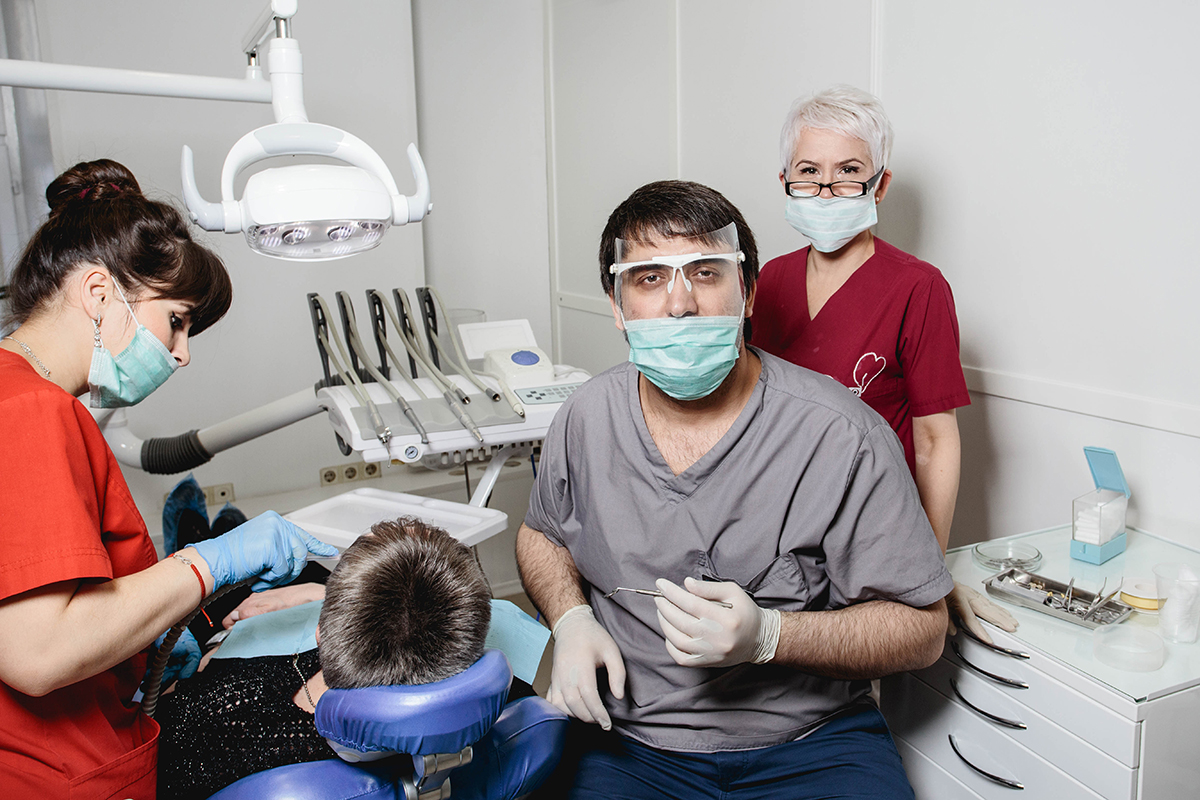 Врач стоматолог - хирург - имплантолог - ортопед - Самадов Руслан Давудович